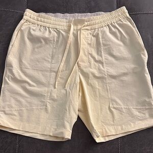 Lulu Lemon Shorts, pockets in the front, zipper pocket in the back, draw string